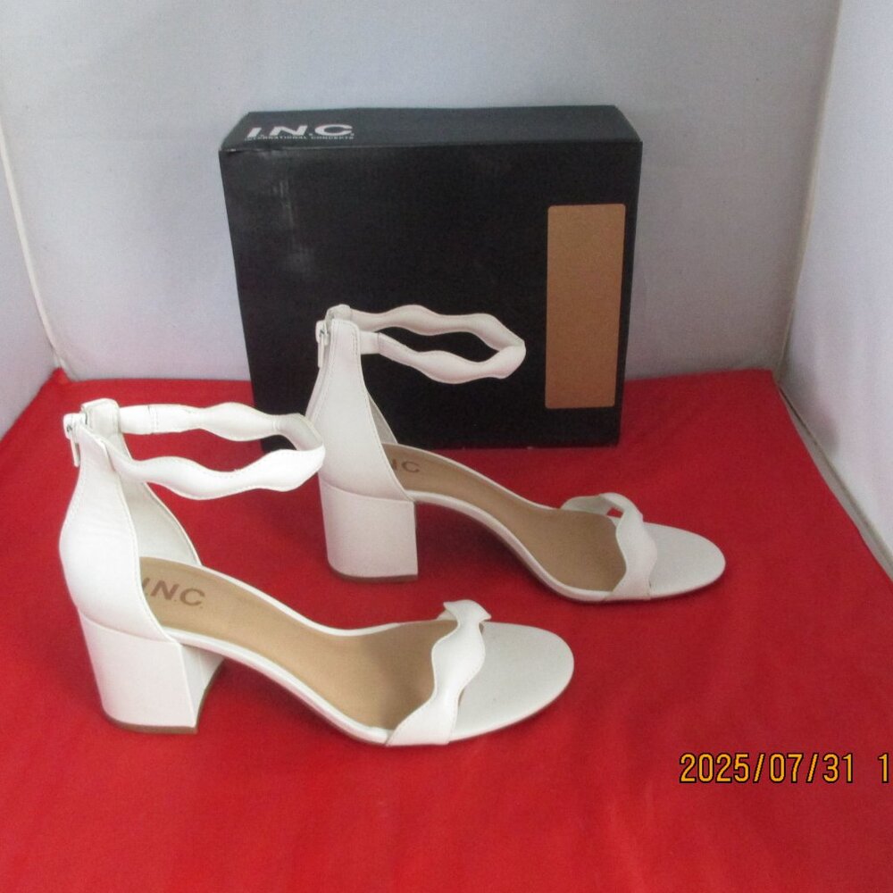 I.N.C. International Concepts Sollisa Sandals $79 - US Size 9 1/2 - White - 1279